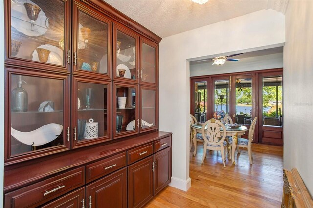 2828 Marquesas Ct, Windermere, FL 34786 - dining room with light wood finished floors, baseboards, a textured ceiling, and a ceiling fan