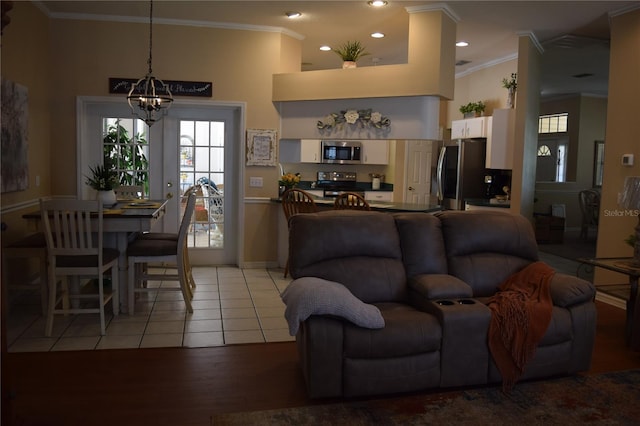 living room featuring crown molding, a chandelier, recessed lighting, baseboards, and light tile patterned floors
