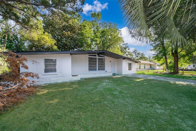 view of front of home featuring a front lawn and stucco siding