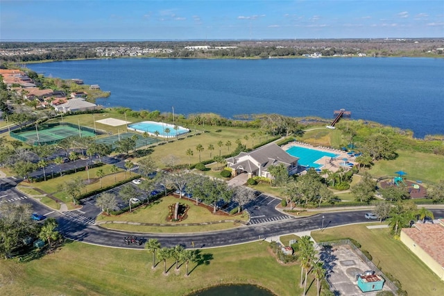 2407 Oakington St, Winter Garden, FL 34787 - aerial view of property's location featuring a pool and a large body of water