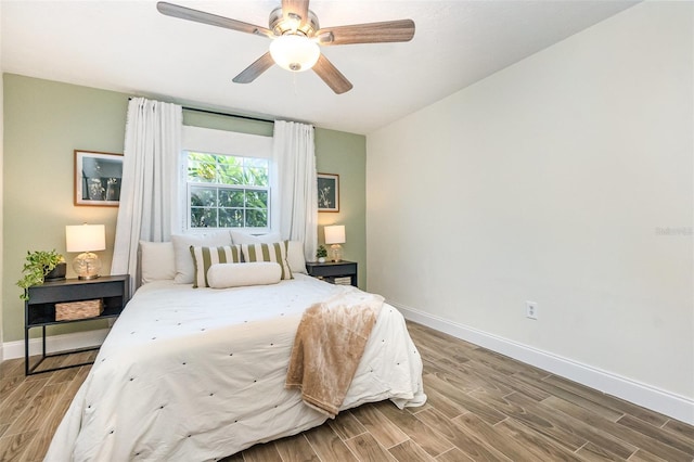4332 Lake Underhill Rd Unit 12D10, Orlando, FL 32803 - bedroom with baseboards, a ceiling fan, and wood finished floors