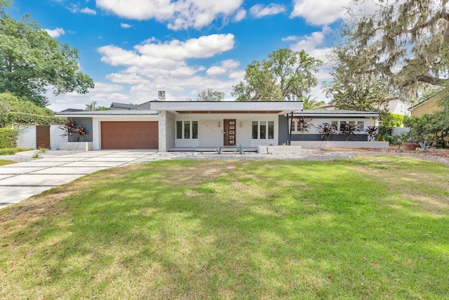 2525 Venetian Way, Winter Park, FL 32789 - view of front of house featuring a garage, concrete driveway, and a front lawn