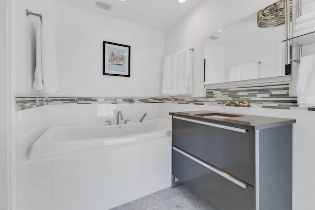 2525 Venetian Way, Winter Park, FL 32789 - bathroom featuring backsplash, visible vents, a garden tub, and vanity