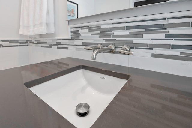 2525 Venetian Way, Winter Park, FL 32789 - room details with a sink and tasteful backsplash