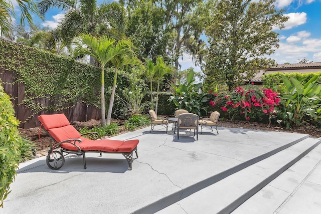 2525 Venetian Way, Winter Park, FL 32789 - view of patio with fence