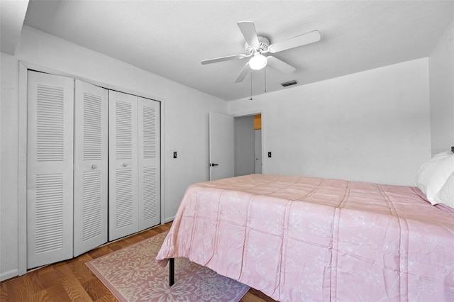 130 Kristi Ann Ct, Winter Springs, FL 32708 - bedroom featuring a ceiling fan, a closet, wood finished floors, and visible vents