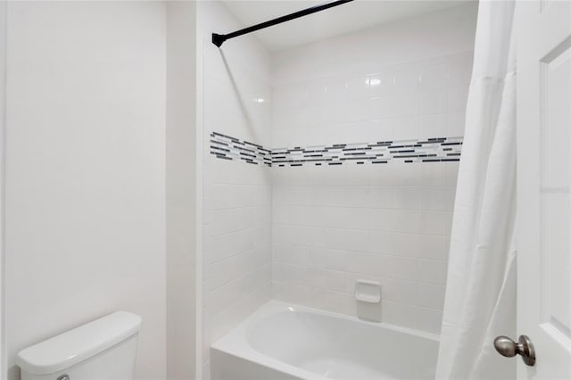 bathroom featuring toilet and shower / tub combo with curtain