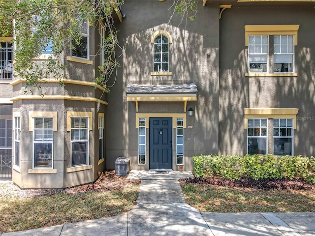 view of front of property with stucco siding