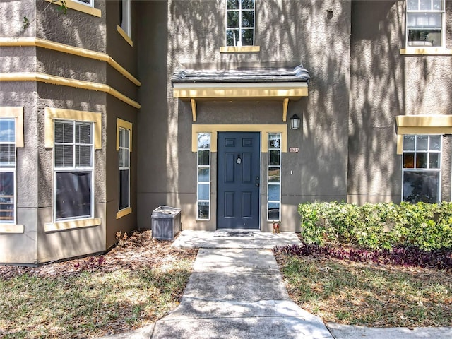 property entrance featuring stucco siding