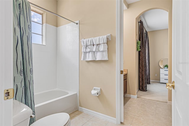 full bathroom with vanity, baseboards, shower / bath combo with shower curtain, and toilet