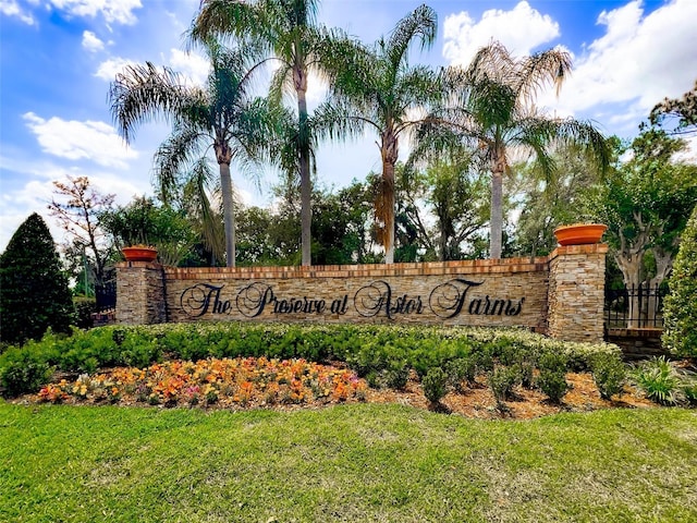 community sign featuring a lawn