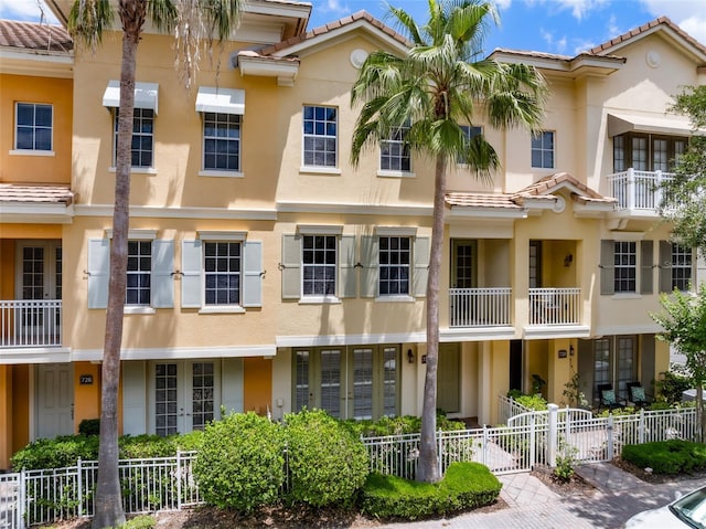 view of apartment building / complex with fence