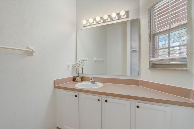 1041 Park Ridge Cir, Kissimmee, FL 34746 - bathroom featuring vanity