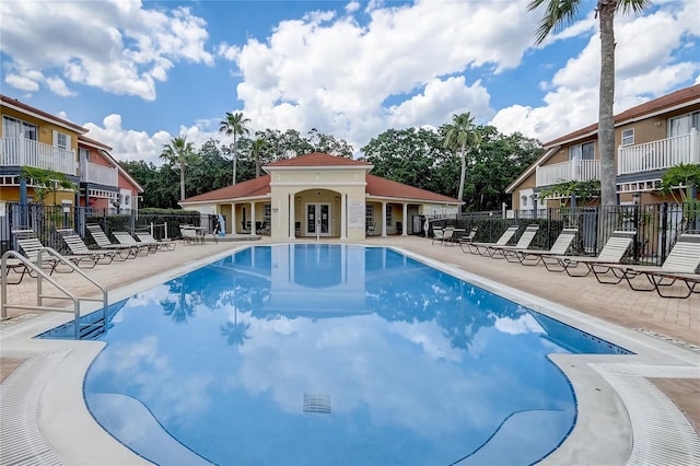 1041 Park Ridge Cir, Kissimmee, FL 34746 - community pool with a patio and fence