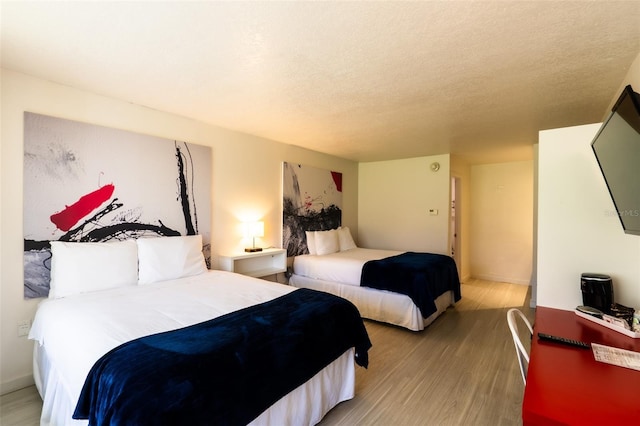5245 W Irlo Bronson Memorial Hwy Unit 151, Kissimmee, FL 34746 - bedroom with light wood-style flooring, a textured ceiling, and baseboards