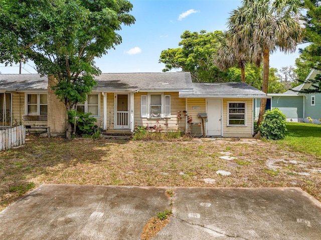 ranch-style house with a front yard