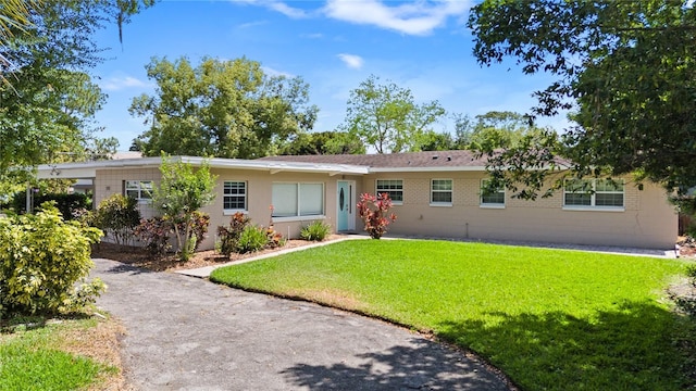 101 E Lauren Ct, Fern Park, FL 32730 - ranch-style house with a front lawn and asphalt driveway