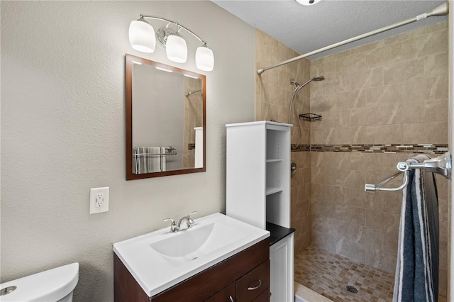 101 E Lauren Ct, Fern Park, FL 32730 - bathroom with toilet, tiled shower, and vanity