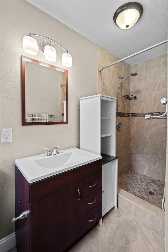101 E Lauren Ct, Fern Park, FL 32730 - bathroom with a tile shower and vanity