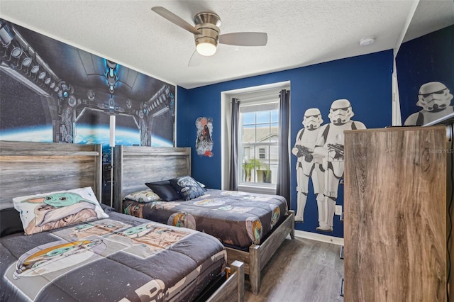 7554 Oak Spring Ln, Davenport, FL 33837 - bedroom with wood finished floors, a textured ceiling, ceiling fan, and baseboards