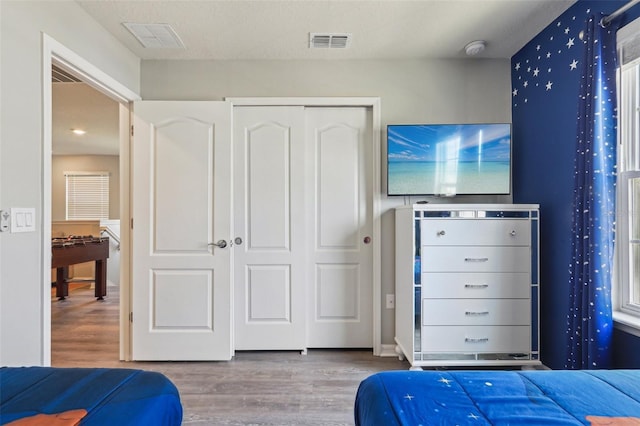 7554 Oak Spring Ln, Davenport, FL 33837 - bedroom with a closet and wood finished floors