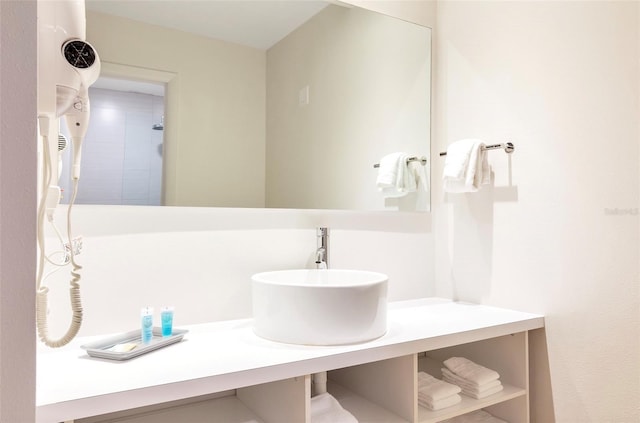 5245 W Irlo Bronson Memorial Hwy Unit 170, Kissimmee, FL 34746 - bathroom with vanity