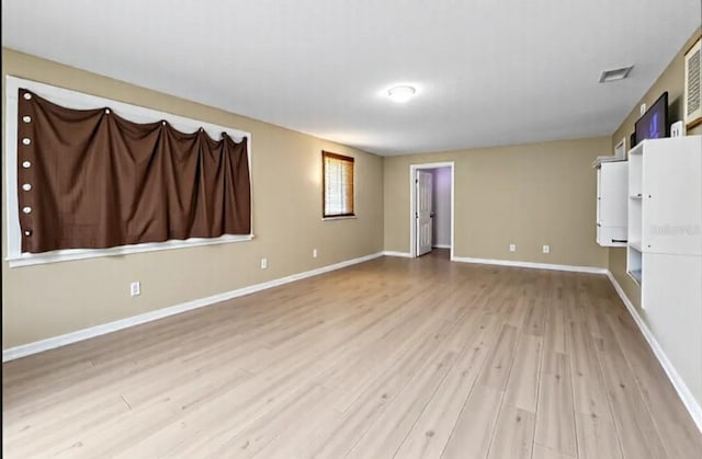 5004 E Seneca Ave, Tampa, FL 33617 - unfurnished room with light wood-style floors and baseboards