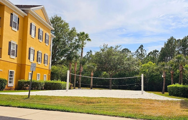 3577 Conroy Rd Unit 331, Orlando, FL 32839 - view of property's community featuring a yard and volleyball court