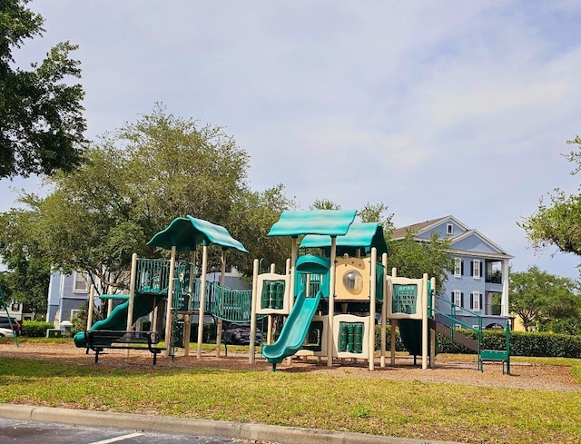 3577 Conroy Rd Unit 331, Orlando, FL 32839 - communal playground featuring a yard