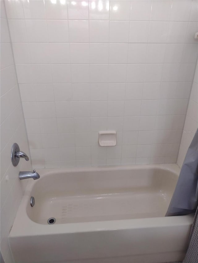 bathroom with shower / bath combo