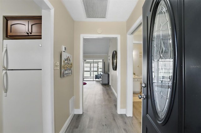 1136 Villa Ln Unit 96, Apopka, FL 32712 - entryway with baseboards, light wood-style flooring, and visible vents