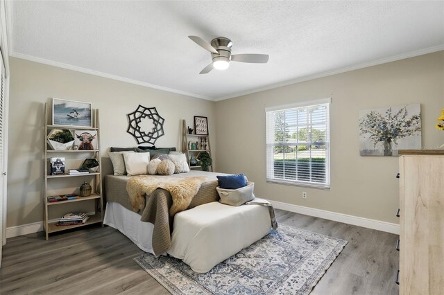 1136 Villa Ln Unit 96, Apopka, FL 32712 - bedroom featuring crown molding, baseboards, and wood finished floors