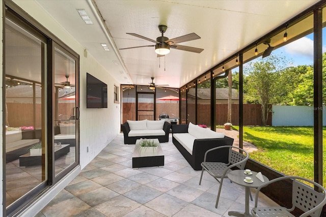 5162 Tellson Pl, Orlando, FL 32812 - sunroom / solarium with an outdoor hangout area and ceiling fan