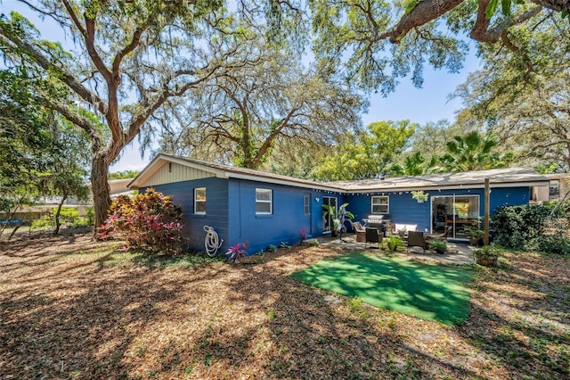 8619 Veridian Dr, Orlando, FL 32810 - back of house with outdoor lounge area and a patio area