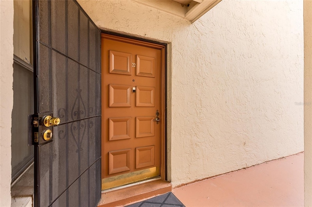 view of exterior entry with stucco siding