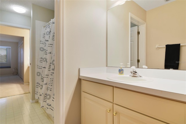 full bathroom featuring a shower with curtain, baseboards, and vanity