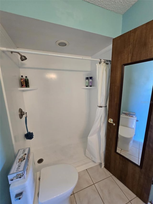 full bath with a shower with curtain, tile patterned floors, and toilet