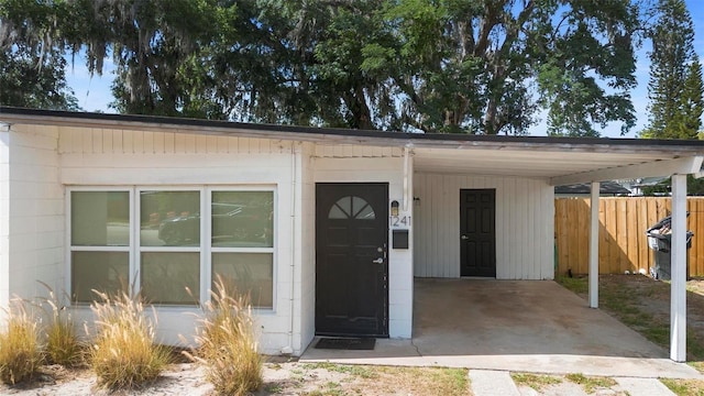 view of front facade with fence and a carport
