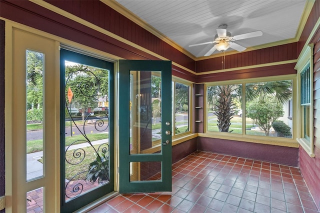 806 E Amelia St, Orlando, FL 32803 - unfurnished sunroom featuring ceiling fan