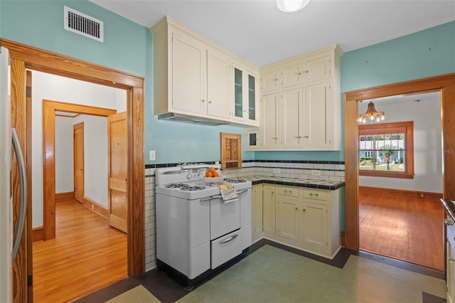 806 E Amelia St, Orlando, FL 32803 - kitchen with dark wood finished floors, visible vents, baseboards, and white appliances