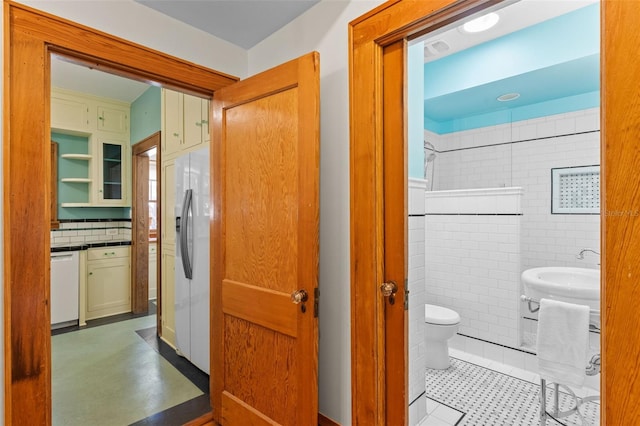 806 E Amelia St, Orlando, FL 32803 - bathroom with toilet, tile patterned flooring, and a sink