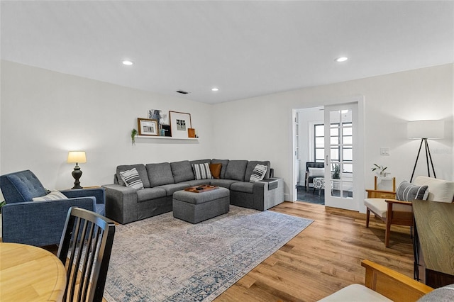 living room featuring visible vents, recessed lighting, and wood finished floors