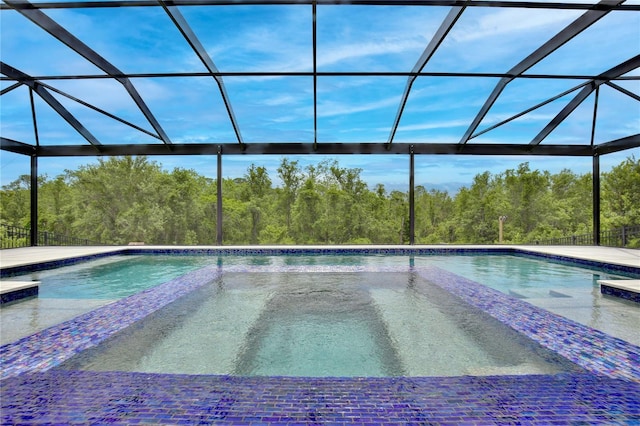 10139 Austrina Oak Loop, Winter Garden, FL 34787 - outdoor pool featuring a lanai, an in ground hot tub, and a forest view
