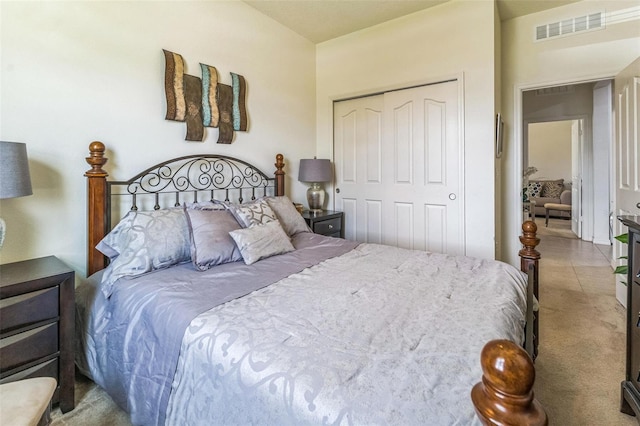 2815 Shelburne Way, Saint Cloud, FL 34772 - bedroom featuring carpet, a closet, and visible vents