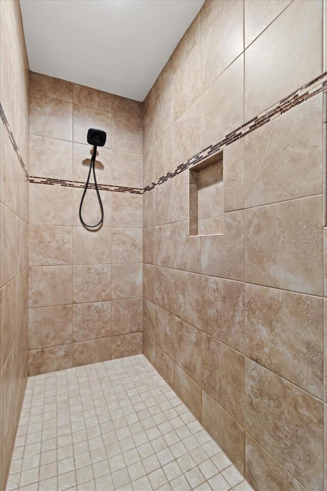 bathroom featuring tiled shower