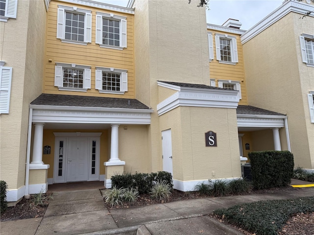 townhome / multi-family property featuring stucco siding