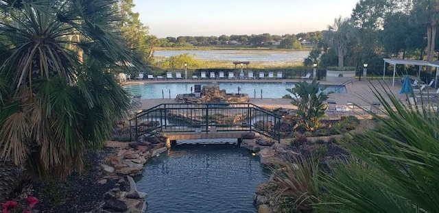 3700 Plantation Blvd, Leesburg, FL 34748 - community pool with a hot tub