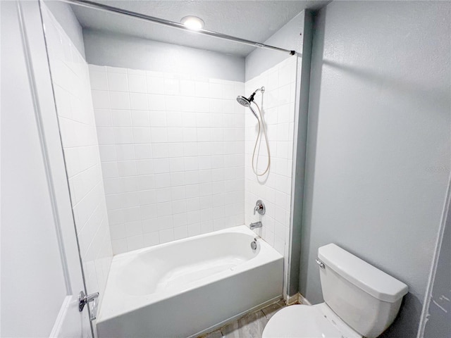 547 Jett Ln, Davenport, FL 33837 - full bathroom featuring  shower combination and wood finished floors