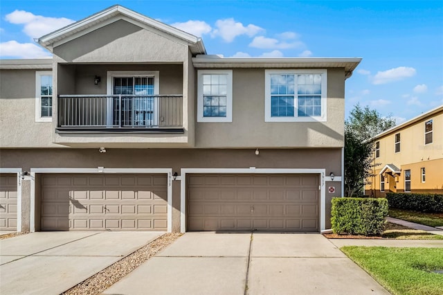 3917 Pemberly Pines Cir, Saint Cloud, FL 34769 - townhome / multi-family property featuring an attached garage, a balcony, stucco siding, and driveway