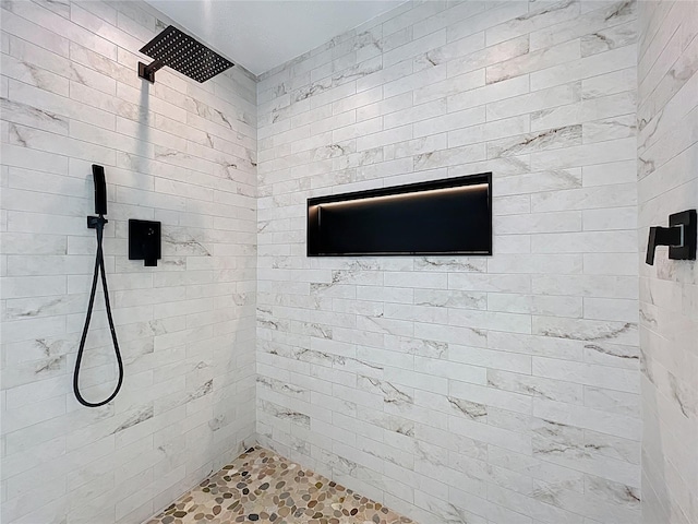 2631 Mcdonald Ter, Mount Dora, FL 32757 - bathroom featuring a tile shower